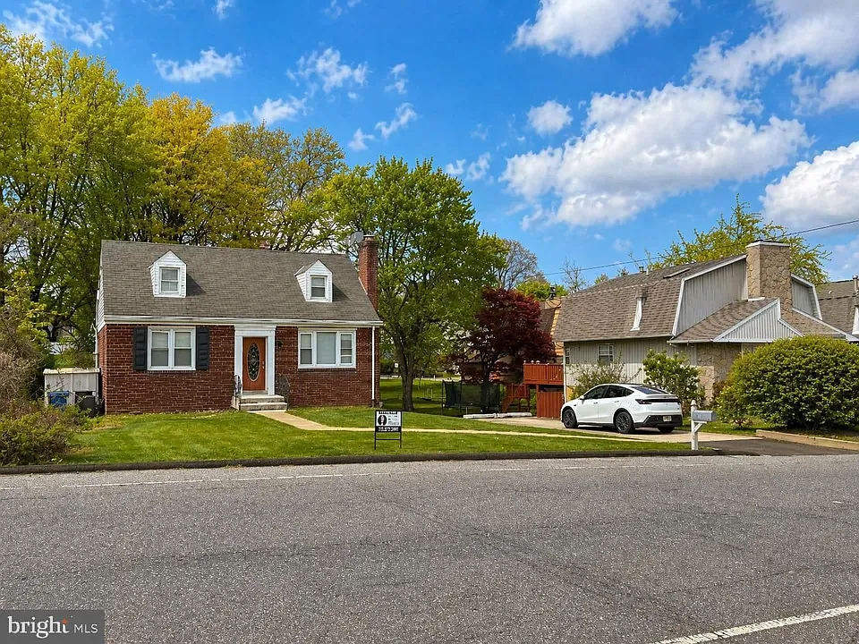 6 bed, 1452 sqft, $3,000 — Photo 2