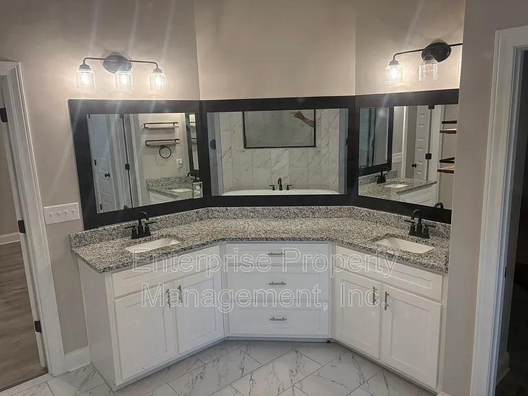 564 Holden Dr — Photo 17