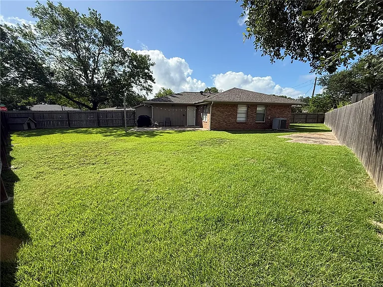 408 Brookside Dr W — Photo 22