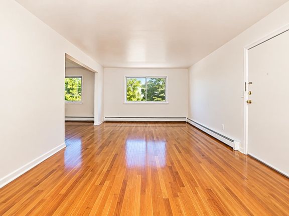 2nd image of 1462A River Rd APT 1