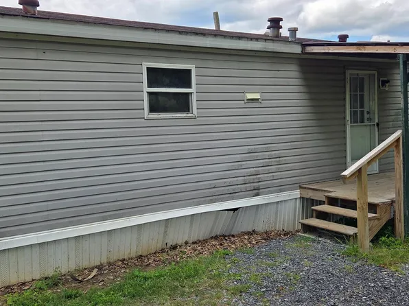 45 Tractor Hill Ln, Mill Hall, PA 17751