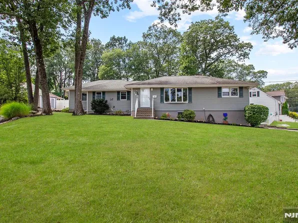 180 Rafkind Rd, Bloomingdale, NJ 07403