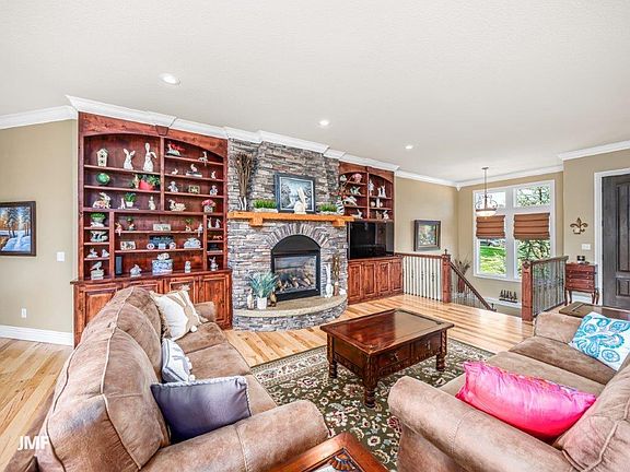 3rd image of 908 NW Princeton Sq