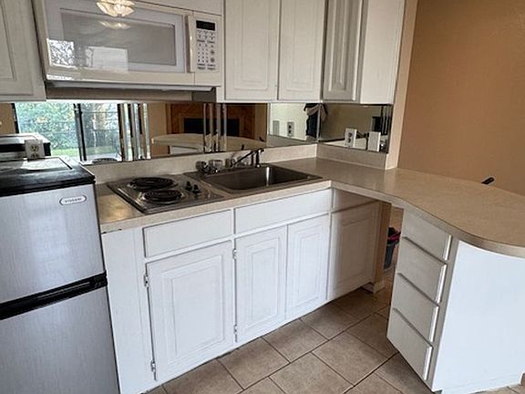 4th image of 6319-6321 Kelly Dr #53