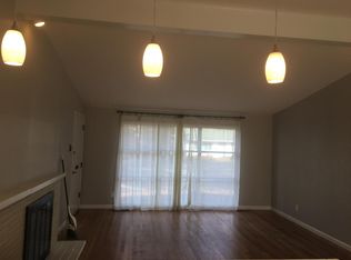 1037 Nana Ln, Saint Louis, MO 63131