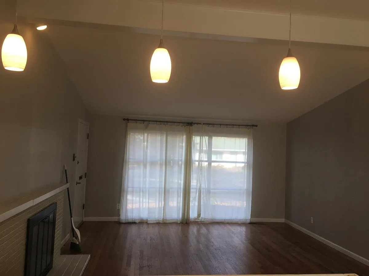 1037 Nana Ln photo 1