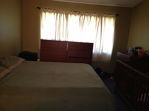 5th image of 568 Willow Pl