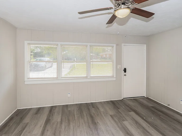 799512_017_living_room_13140122.jpg