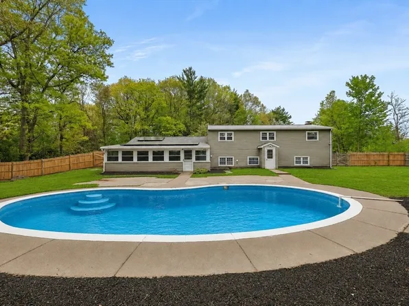 3 Willett Dr, Attleboro, MA 02703