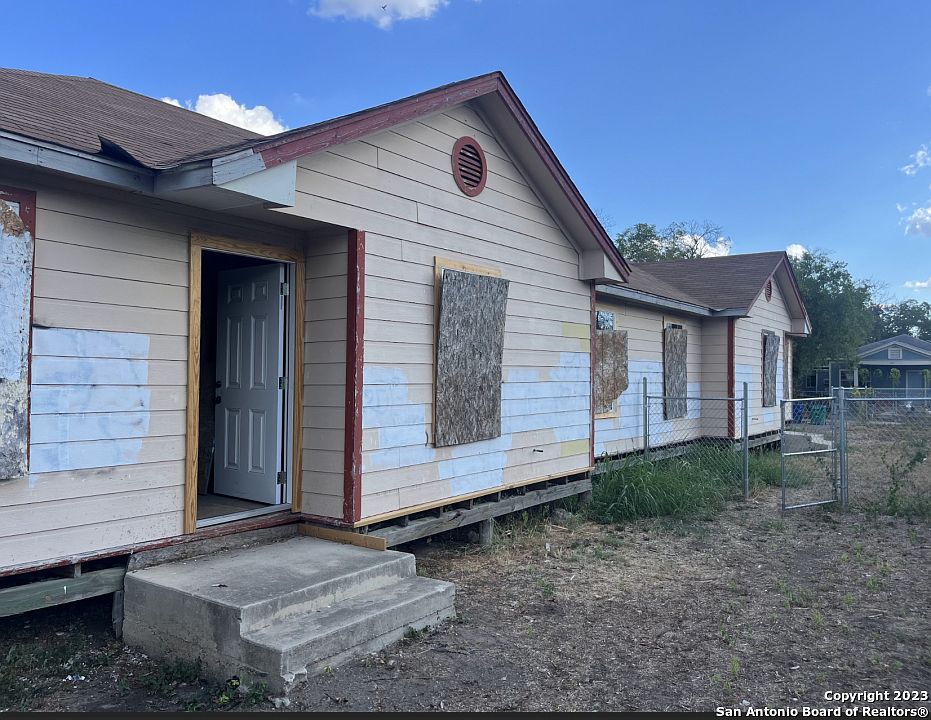 1st image of 1637 W Mayfield Blvd