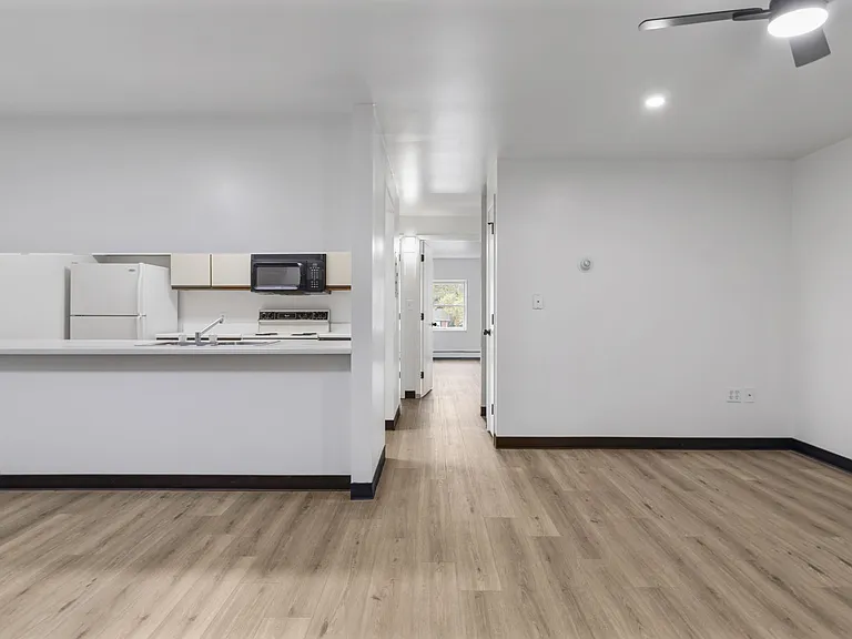Wehnwood Court Apartments — Photo 51