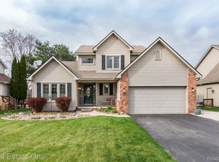 1254 Baywood Cir, Brighton, MI 48116