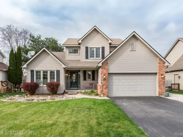1254 Baywood Cir, Brighton, MI 48116