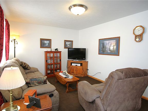 5th image of 111 Brittany Dr