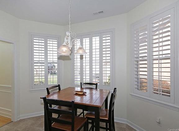 3rd image of 141 Fox Den Cir