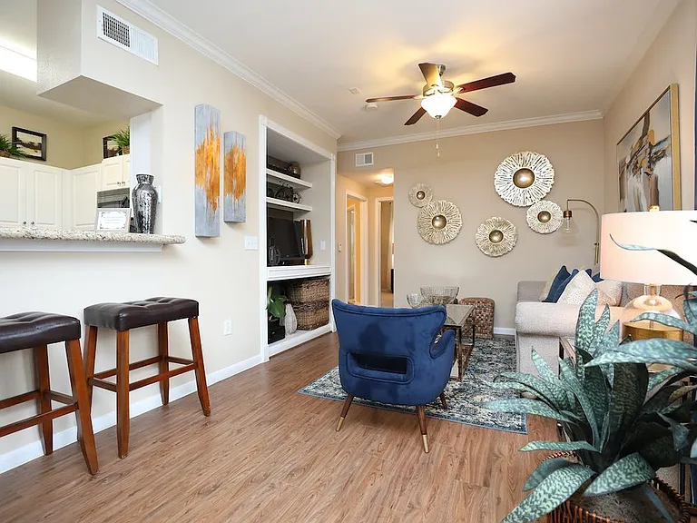 Enclave At Woodbridge — Photo 6
