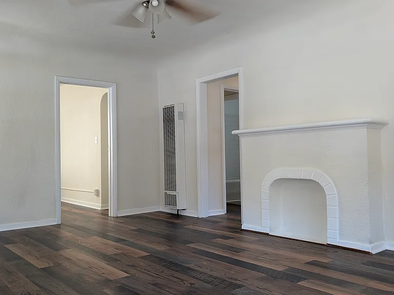 606 Milford St — Photo 19