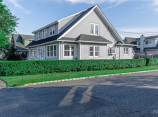110 S Clinton Ave, Bay Shore, NY 11706