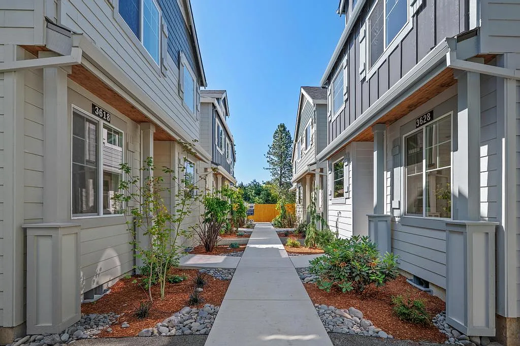 2 bed, 2.5 bath, 969 sqft, $2,560 — Photo 4