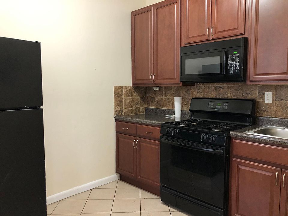 2nd image of 516 Central Ave APT 7Y
