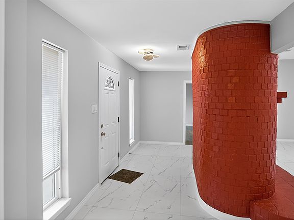 2nd image of 835 38th St SE