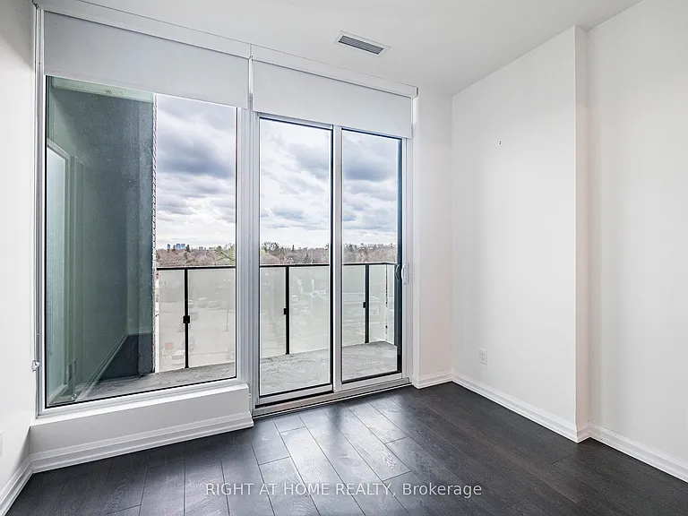 4208 Dundas St W #513 — Photo 22