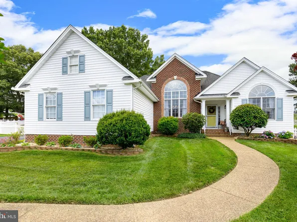 290 Meadow Ln, Bowling Green, VA 22427