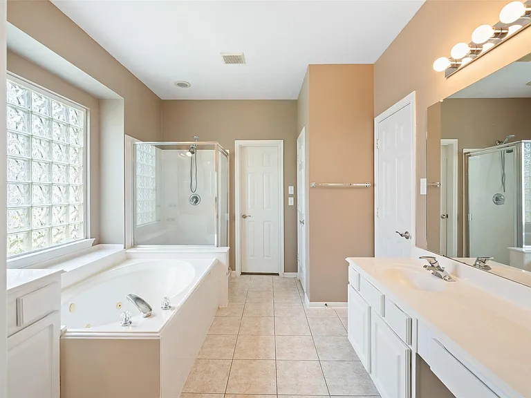 406 Stockbridge Ln — Photo 17