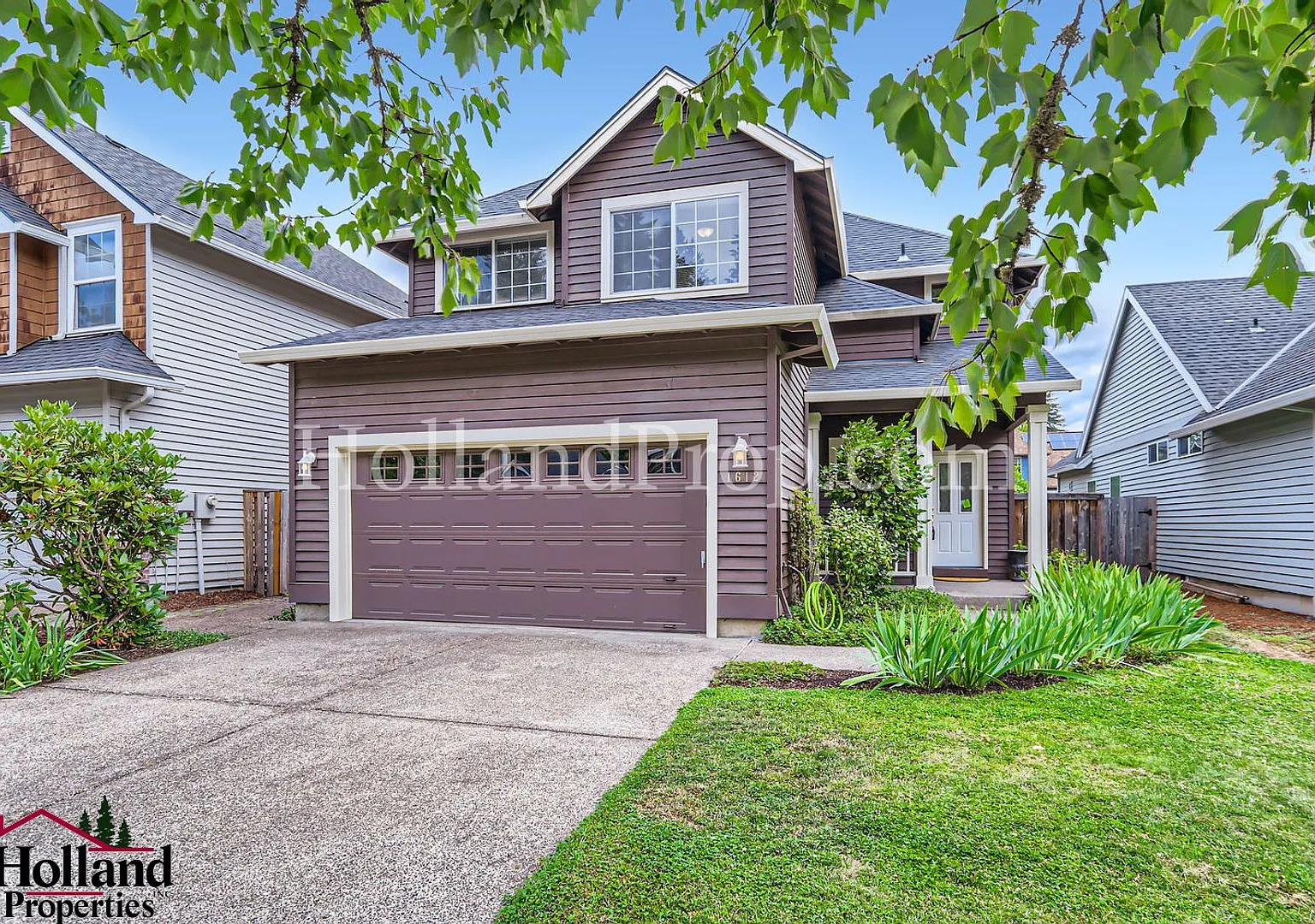 **Coming Soon** Beautiful Hillsboro Home With Spacious Garage And Fenced Yard! — Photo 2