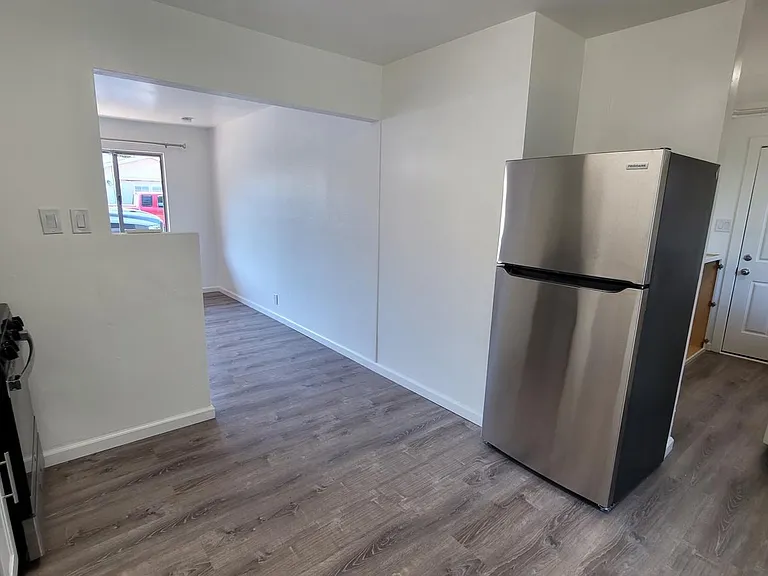 638 N Whisman Rd — Photo 11