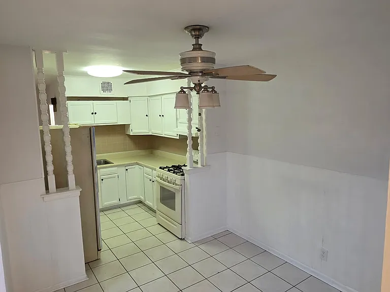 719 E 101st St #1 — Photo 6