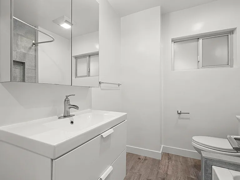 1106 S Fairfax Ave — Photo 10