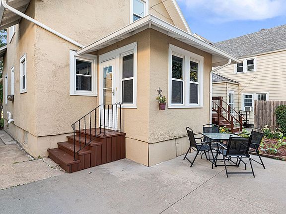5th image of 802 8th Ave NW