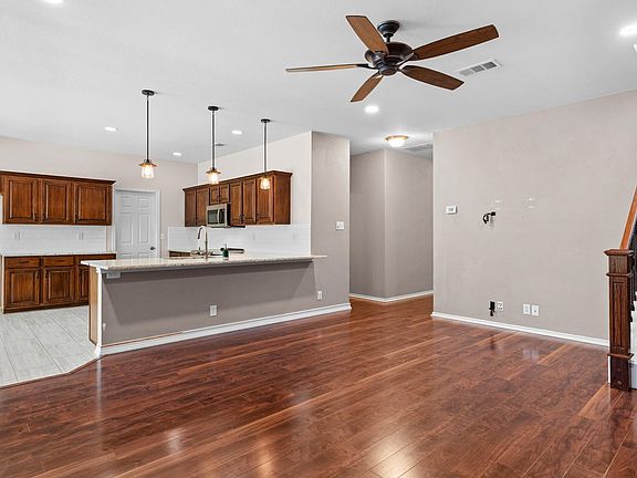 5th image of 21111 Encino Oaks