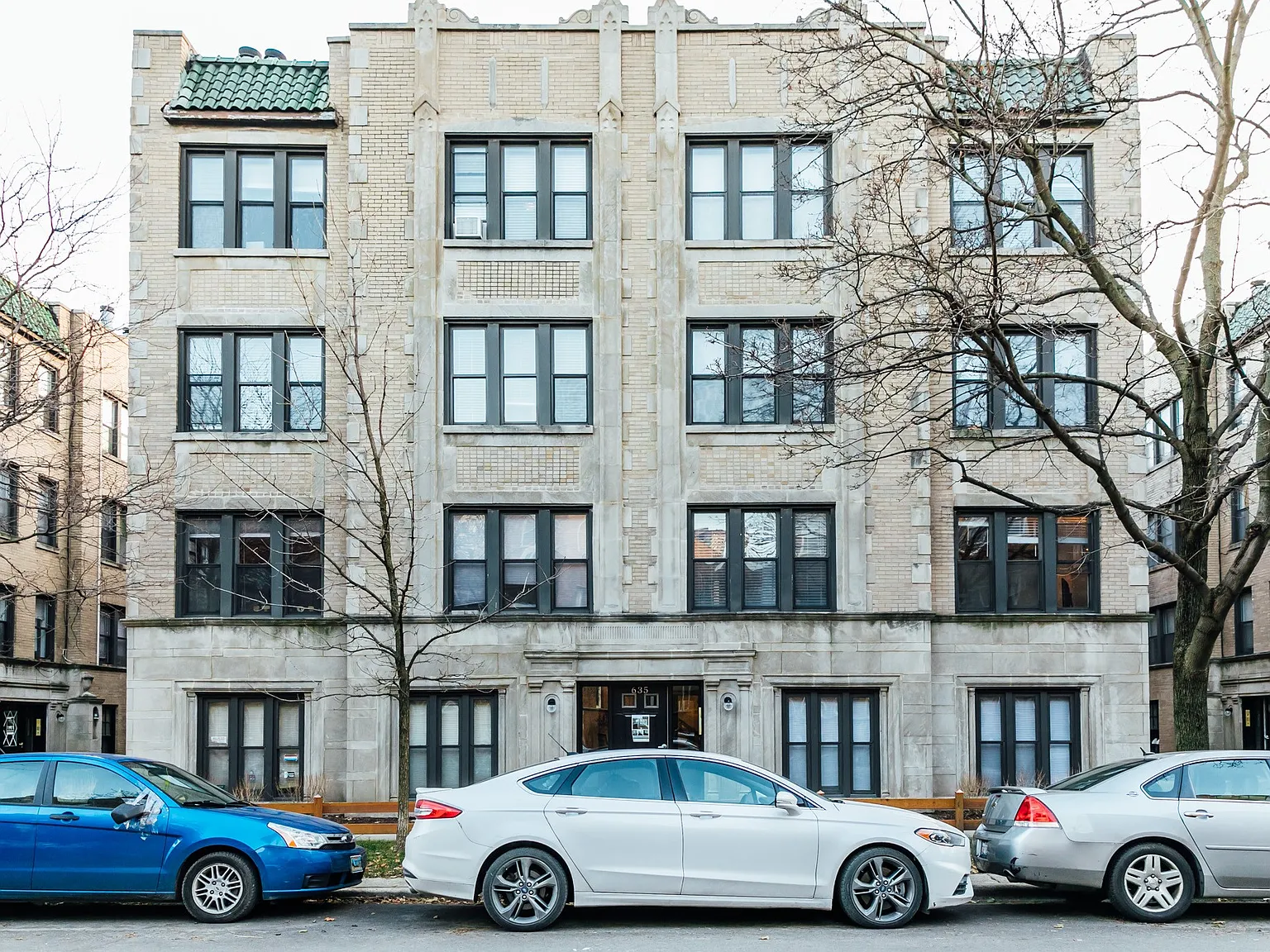 627-41 W Roscoe St — Photo 3