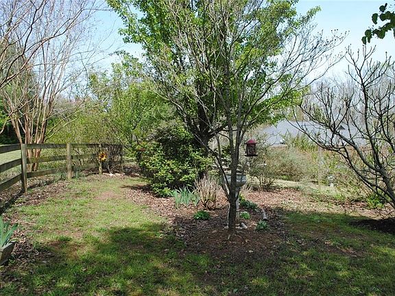 4th image of 211 Knollwood Dr