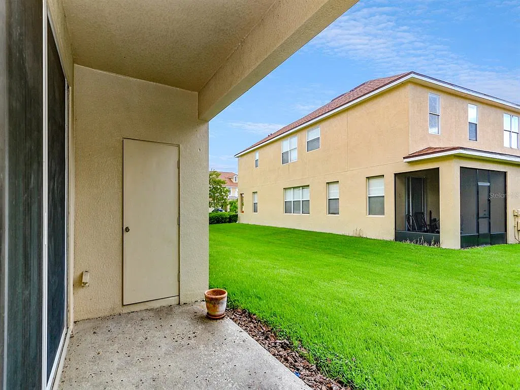 3 bed, 2.5 bath, 1957 sqft, $2,500 — Photo 4