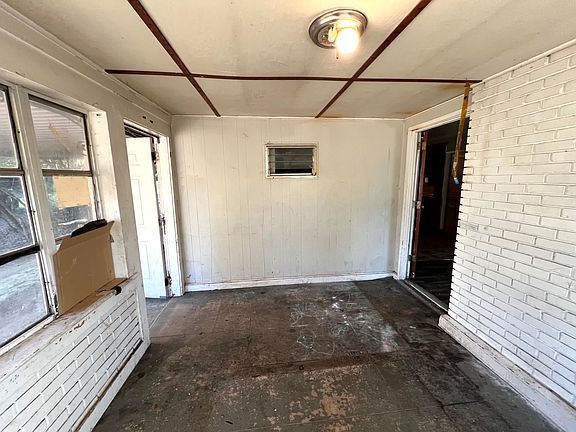4th image of 732 NE Sommer Street