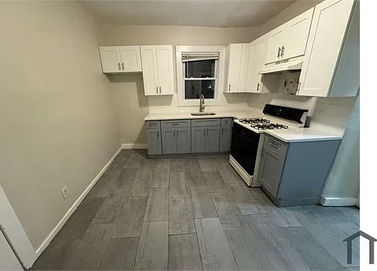 93 N 15th St #1 — Photo 1