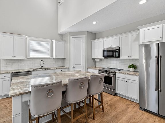 3rd image of 99 Laurel Oaks Dr