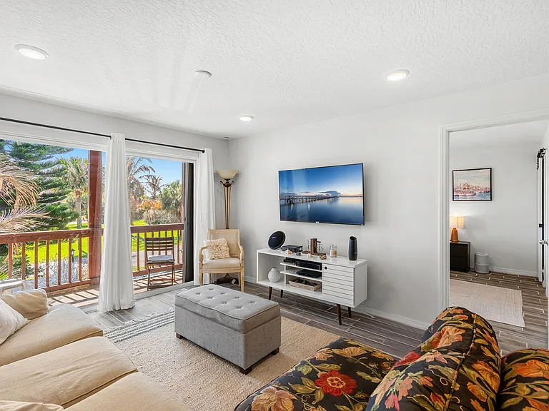 1318 S Miramar Ave #208 — Photo 14