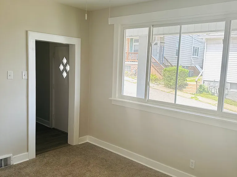 225 Laredo St — Photo 8
