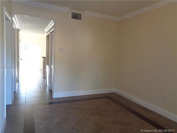 3rd image of 932 SW 6th Ave