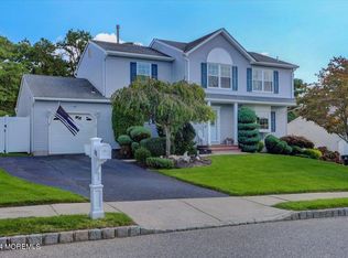 48 Gladiola Dr, Howell, NJ 07731