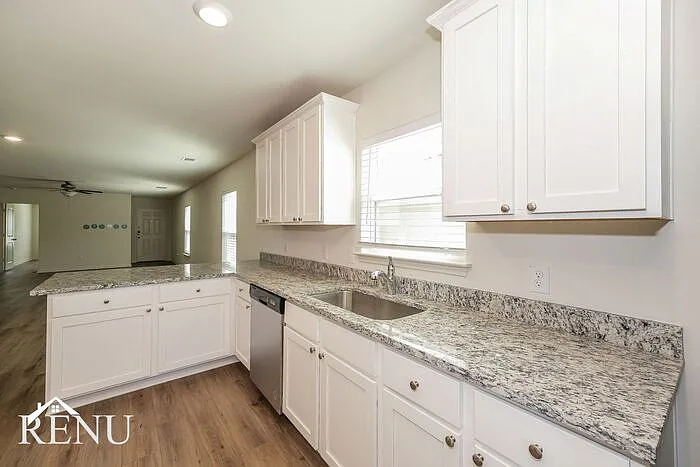 4 bed, 2.0 bath, 1794 sqft, $1,980 — Photo 4