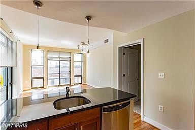 1 BR/1.5 BA + Den w/ Garage Space