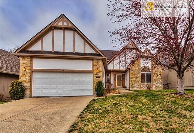 1st image of 608 NE Saint Andrews Cir