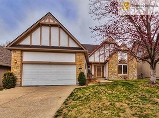 608 NE Saint Andrews Cir, Lees Summit, MO 64064