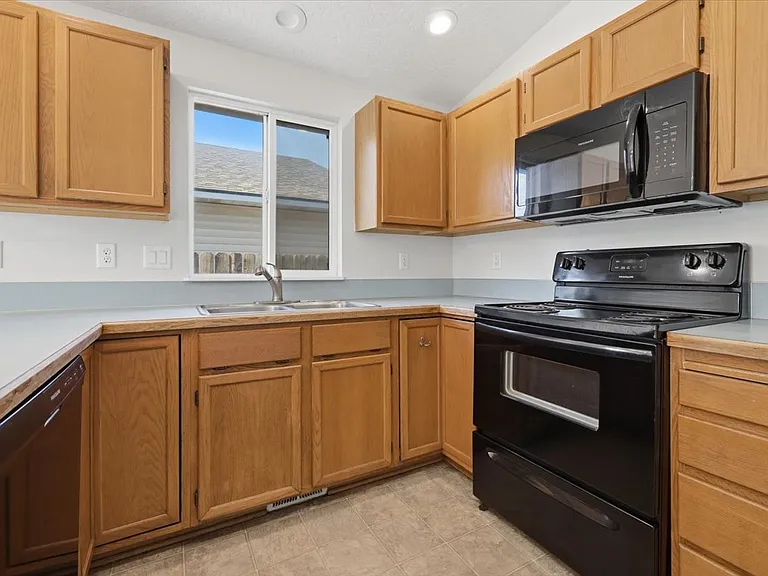 1020 Aspen Grove St — Photo 7