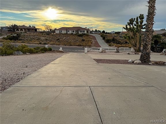 3rd image of 2048 Delaware Drive